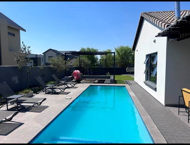 4 BEDROOM HOUSE FOR SALE IN SIX FOUNTAINS RESIDENTIAL ESTATE